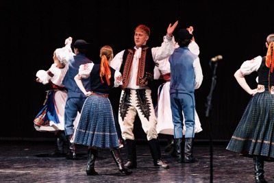 EUBA oslávila 85 rokov tradície folklórom: FS Ekonóm vystúpil v Dome kultúry Zrkadlový háj