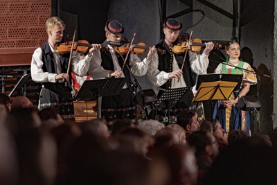 EUBA oslávila 85 rokov tradície folklórom: FS Ekonóm vystúpil v Dome kultúry Zrkadlový háj