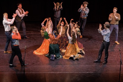 EUBA oslávila 85 rokov tradície folklórom: FS Ekonóm vystúpil v Dome kultúry Zrkadlový háj