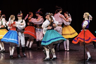 EUBA oslávila 85 rokov tradície folklórom: FS Ekonóm vystúpil v Dome kultúry Zrkadlový háj