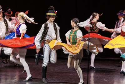 EUBA oslávila 85 rokov tradície folklórom: FS Ekonóm vystúpil v Dome kultúry Zrkadlový háj