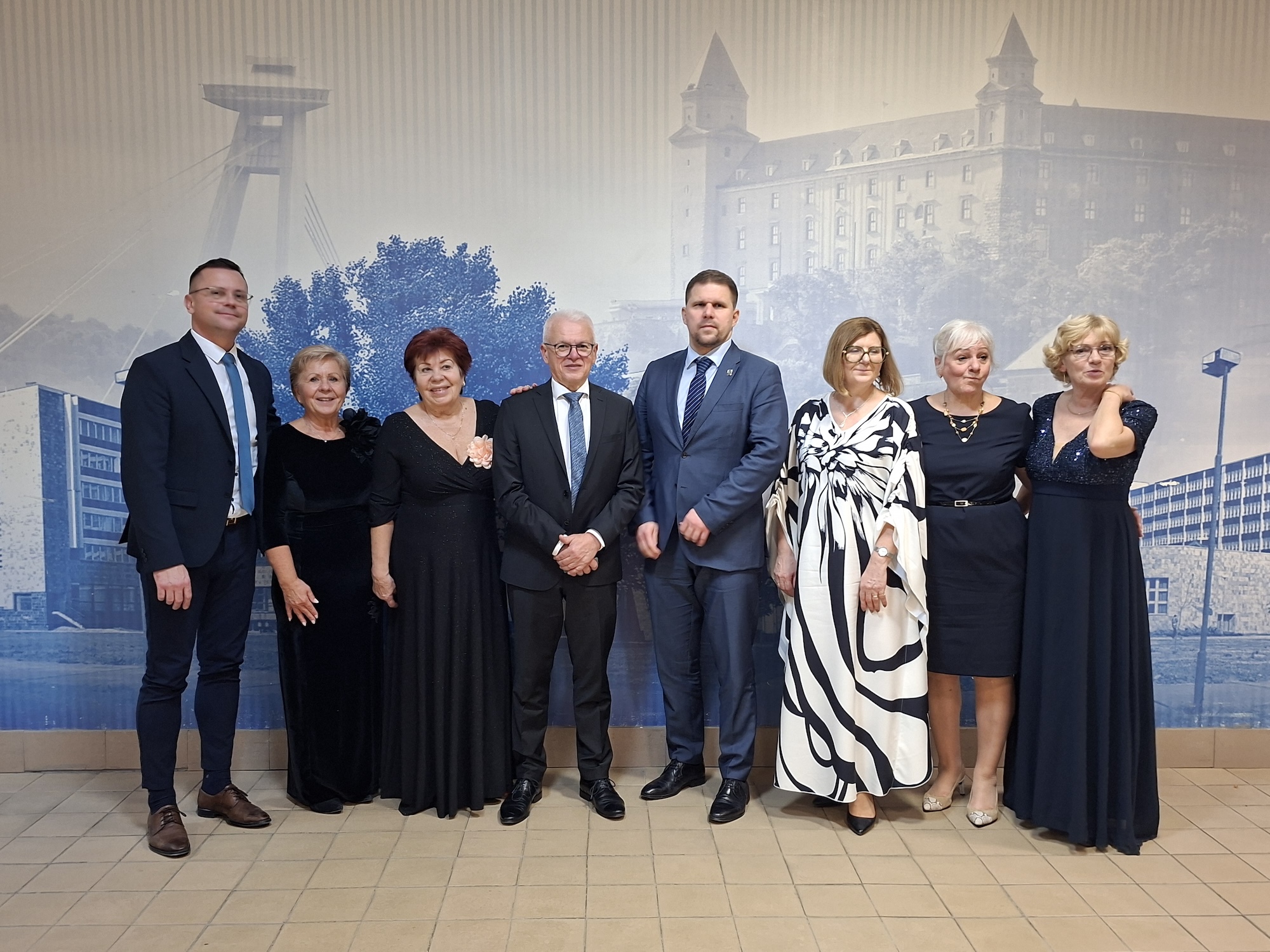 Jubilejný 5. ročník Plesu seniorov EUBA: večer plný radosti, tanca a priateľstva