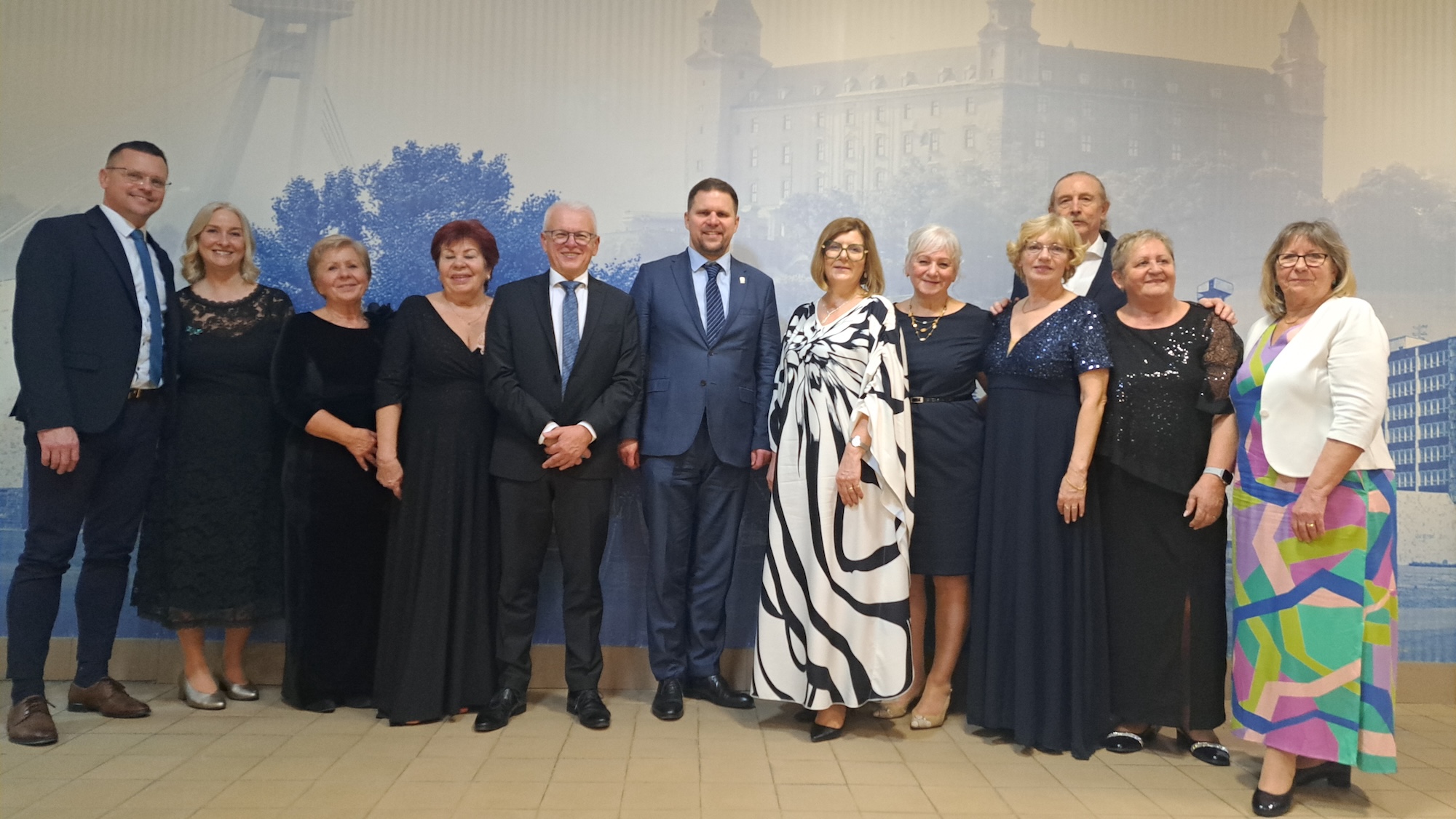 Jubilejný 5. ročník Plesu seniorov EUBA: večer plný radosti, tanca a priateľstva