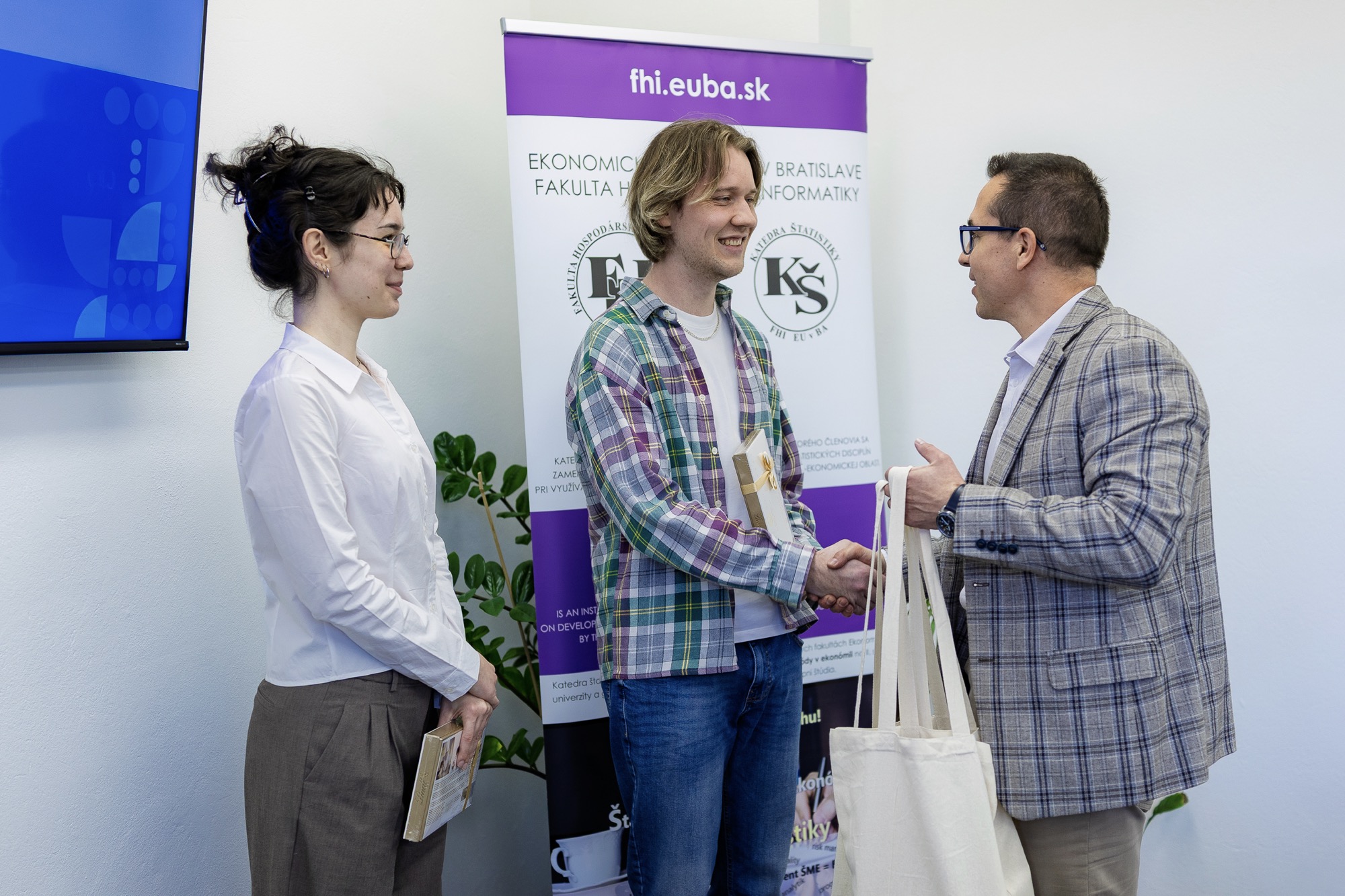 Študenti FHI EUBA triumfovali vo svetovej súťaži SAS Curiosity Cup 2026