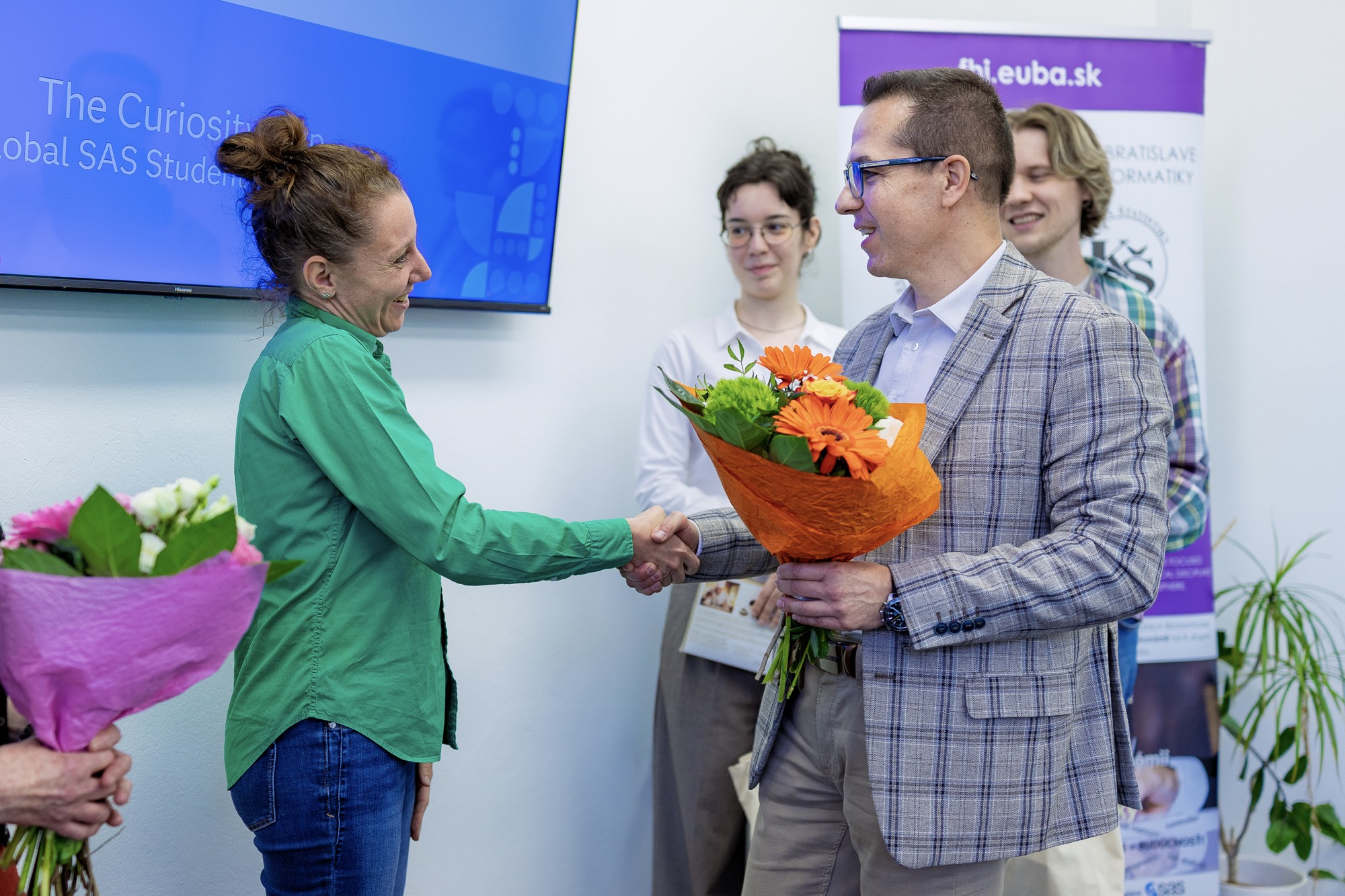 Študenti FHI EUBA triumfovali vo svetovej súťaži SAS Curiosity Cup 2026