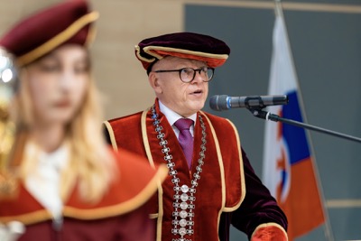 Nová kapitola sa začína. EUBA blahoželá svojim absolventkám a absolventom