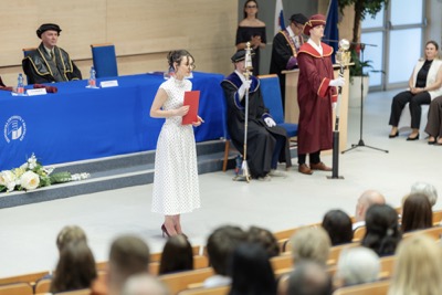 Nová kapitola sa začína. EUBA blahoželá svojim absolventkám a absolventom