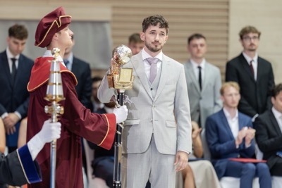 Nová kapitola sa začína. EUBA blahoželá svojim absolventkám a absolventom