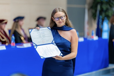 Nová kapitola sa začína. EUBA blahoželá svojim absolventkám a absolventom
