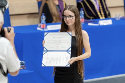 Nová kapitola sa začína. EUBA blahoželá svojim absolventkám a absolventom