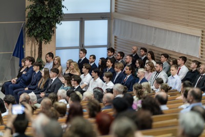 Nová kapitola sa začína. EUBA blahoželá svojim absolventkám a absolventom
