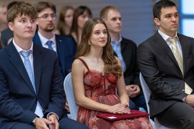Nová kapitola sa začína. EUBA blahoželá svojim absolventkám a absolventom