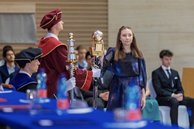 Nová kapitola sa začína. EUBA blahoželá svojim absolventkám a absolventom
