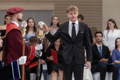 Nová kapitola sa začína. EUBA blahoželá svojim absolventkám a absolventom