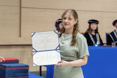 Nová kapitola sa začína. EUBA blahoželá svojim absolventkám a absolventom