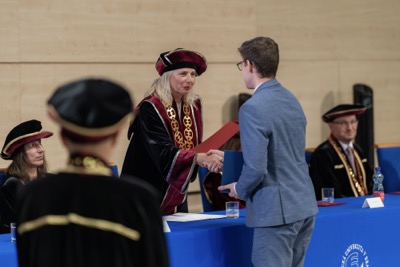 Nová kapitola sa začína. EUBA blahoželá svojim absolventkám a absolventom