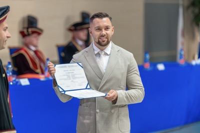 Nová kapitola sa začína. EUBA blahoželá svojim absolventkám a absolventom