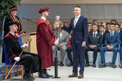 Nová kapitola sa začína. EUBA blahoželá svojim absolventkám a absolventom