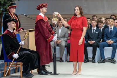 Nová kapitola sa začína. EUBA blahoželá svojim absolventkám a absolventom