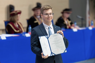 Nová kapitola sa začína. EUBA blahoželá svojim absolventkám a absolventom