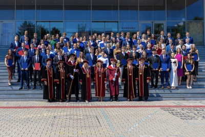 Nová kapitola sa začína. EUBA blahoželá svojim absolventkám a absolventom