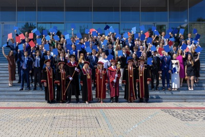 Nová kapitola sa začína. EUBA blahoželá svojim absolventkám a absolventom