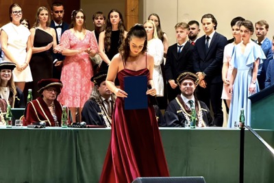 Nová kapitola sa začína. EUBA blahoželá svojim absolventkám a absolventom