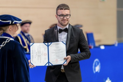Nová kapitola sa začína. EUBA blahoželá svojim absolventkám a absolventom