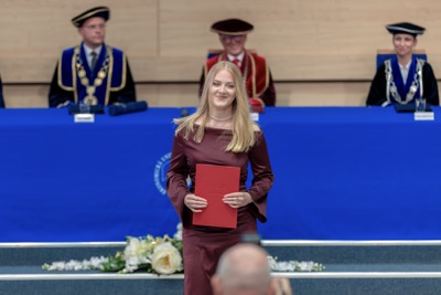 Nová kapitola sa začína. EUBA blahoželá svojim absolventkám a absolventom