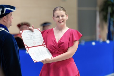 Nová kapitola sa začína. EUBA blahoželá svojim absolventkám a absolventom