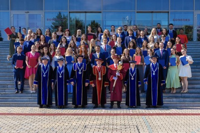 Nová kapitola sa začína. EUBA blahoželá svojim absolventkám a absolventom