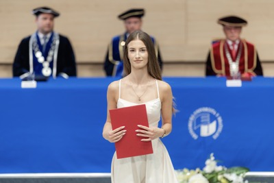 Nová kapitola sa začína. EUBA blahoželá svojim absolventkám a absolventom