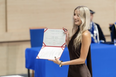 Nová kapitola sa začína. EUBA blahoželá svojim absolventkám a absolventom