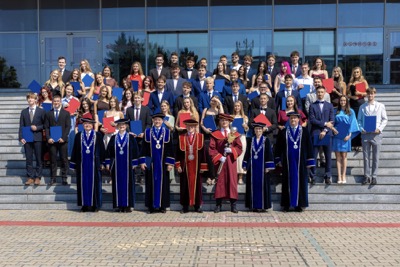 Nová kapitola sa začína. EUBA blahoželá svojim absolventkám a absolventom