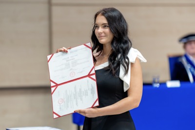 Nová kapitola sa začína. EUBA blahoželá svojim absolventkám a absolventom