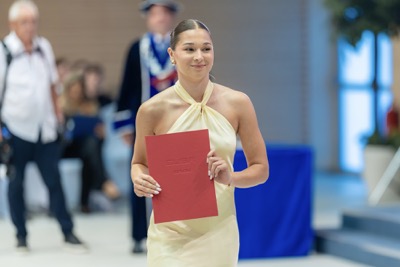 Nová kapitola sa začína. EUBA blahoželá svojim absolventkám a absolventom