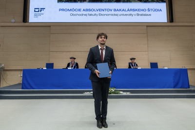 Nová kapitola sa začína. EUBA blahoželá svojim absolventkám a absolventom