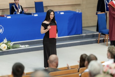 Nová kapitola sa začína. EUBA blahoželá svojim absolventkám a absolventom