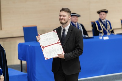 Nová kapitola sa začína. EUBA blahoželá svojim absolventkám a absolventom