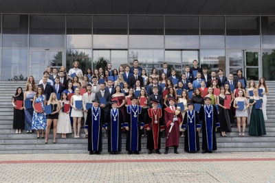 Nová kapitola sa začína. EUBA blahoželá svojim absolventkám a absolventom