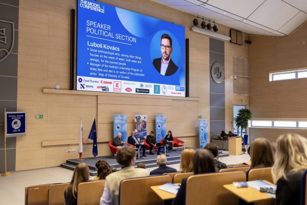 Modelová konferencia 2026 na EUBA: študenti simulovali rokovania OSN o vodnej kríze