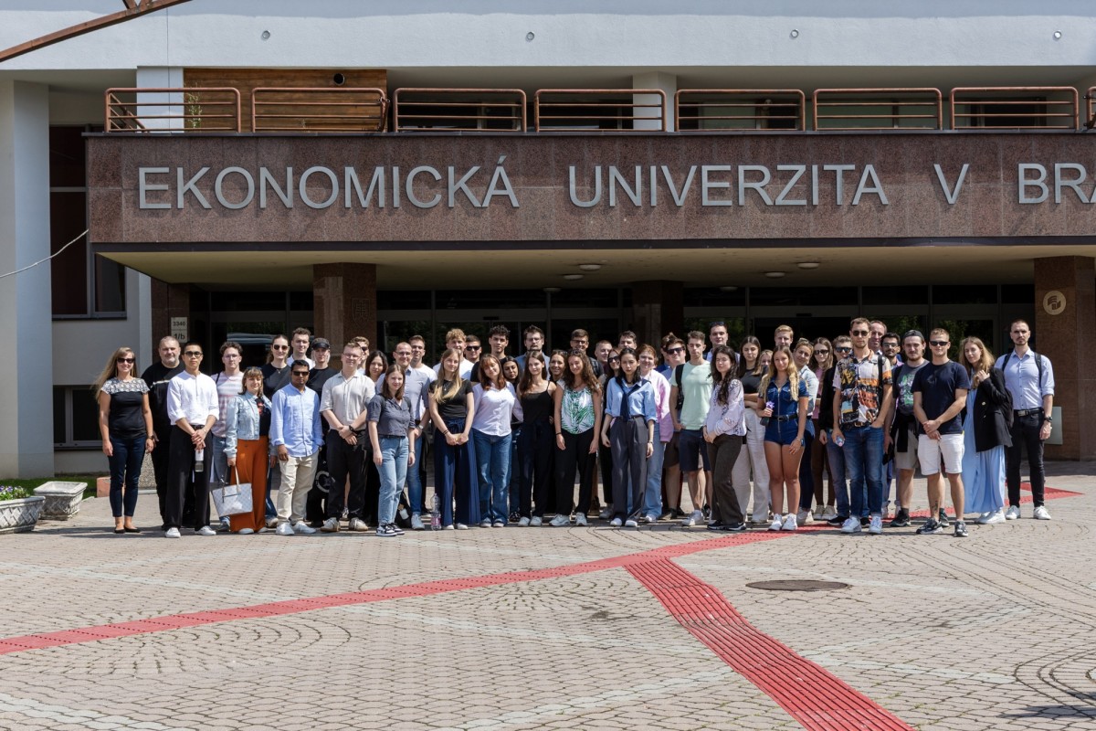 Návšteva študentov z Budapest University of Economics and Business na EUBA