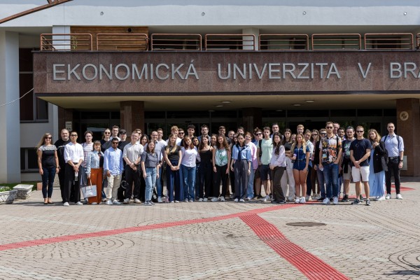 Návšteva študentov z Budapest University of Economics and Business na EUBA