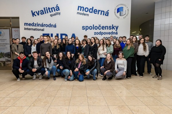 Projekt Central Europe Connect už po 13. krát spojil študentov ekonomických univerzít z Bratislavy, Viedne a Varšavy