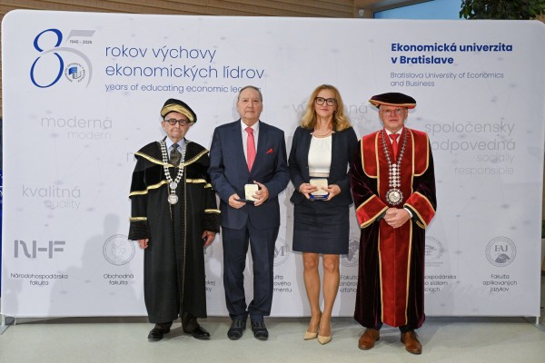 Hodnoty, ktoré pretrvávajú: EUBA ocenila osobnosti a inštitúciu Medailou Imricha Karvaša