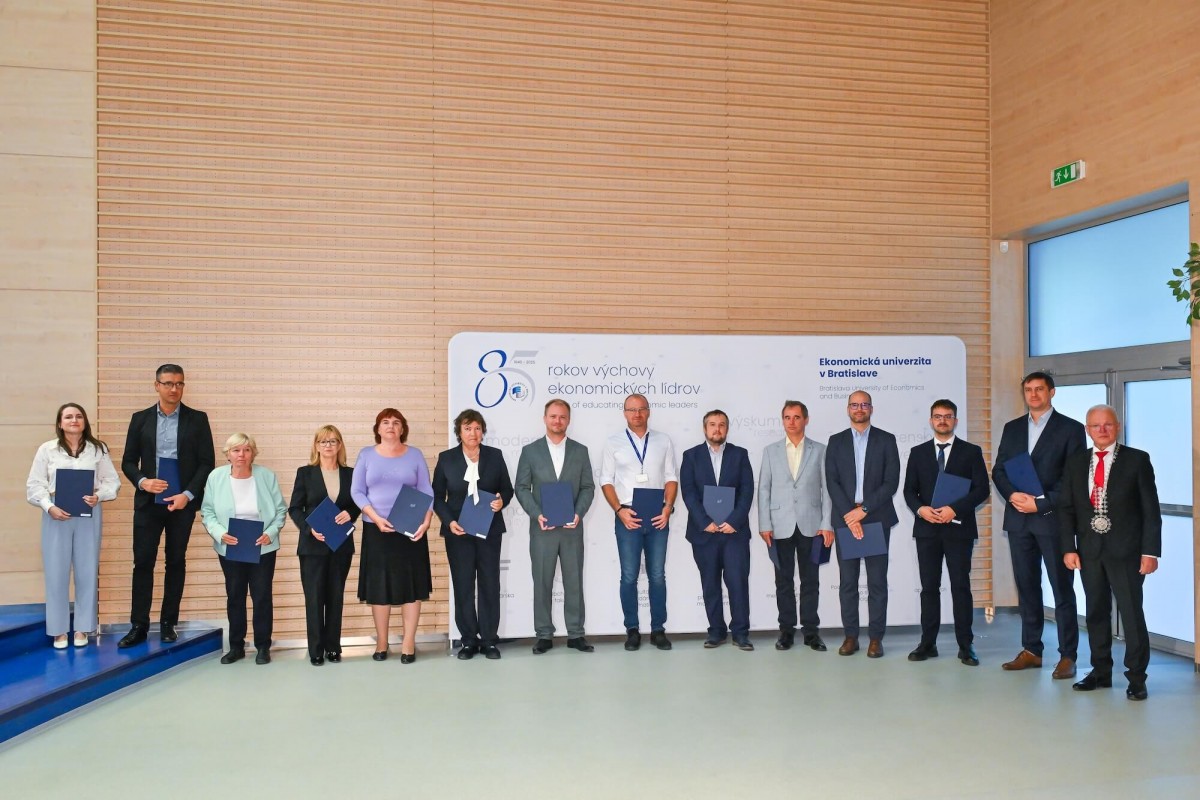 Rektor udelil Cenu EU v Bratislave za publikačnú činnosť a Cenu rektora Ekonomickej univerzity v Bratislave za ŠVOČ