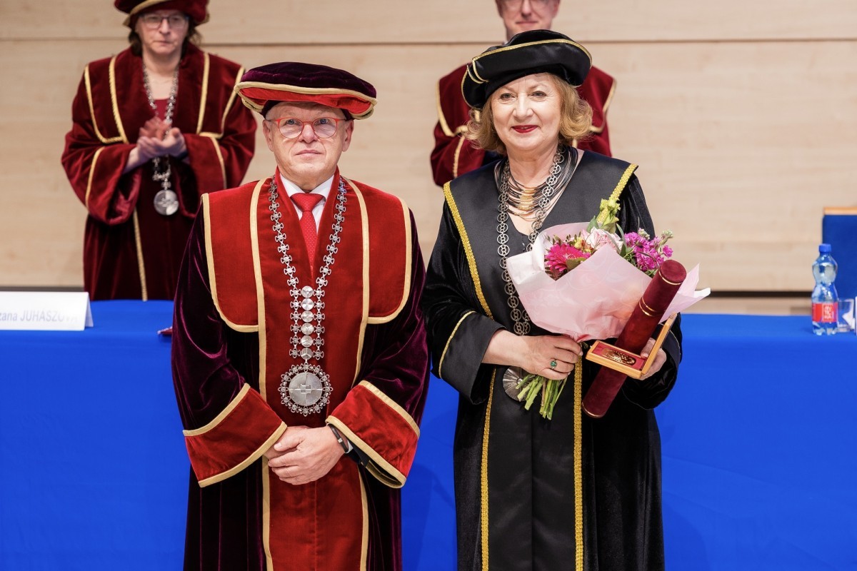 Ekonomická univerzita v Bratislave udelila čestnú vedeckú hodnosť Doctor honoris causa významnej slovenskej ekonómke a bankárke Elene Kohútikovej