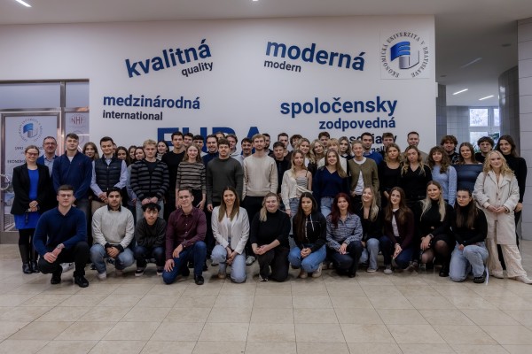 Projekt Central Europe Connect sa už po štrnásty raz zameral na prepojenie študentov ekonomických univerzít z Bratislavy, Viedne a Varšavy