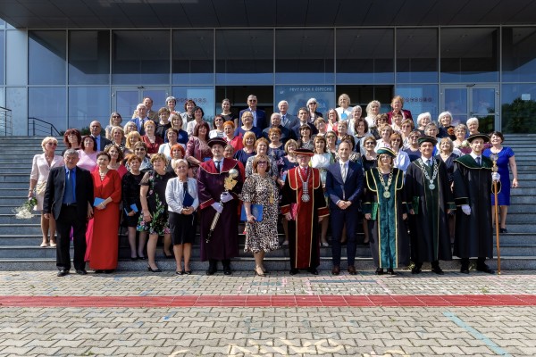Prvé promócie v tomto akademickom roku patrili absolventom Univerzity tretieho veku EUBA