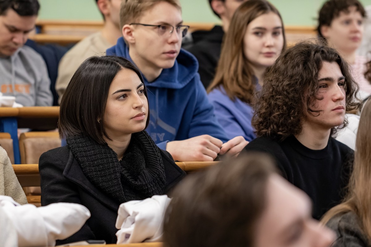 Ekonomická univerzita v Bratislave víta nových prvákov: Začiatok novej etapy pre stovky študentov